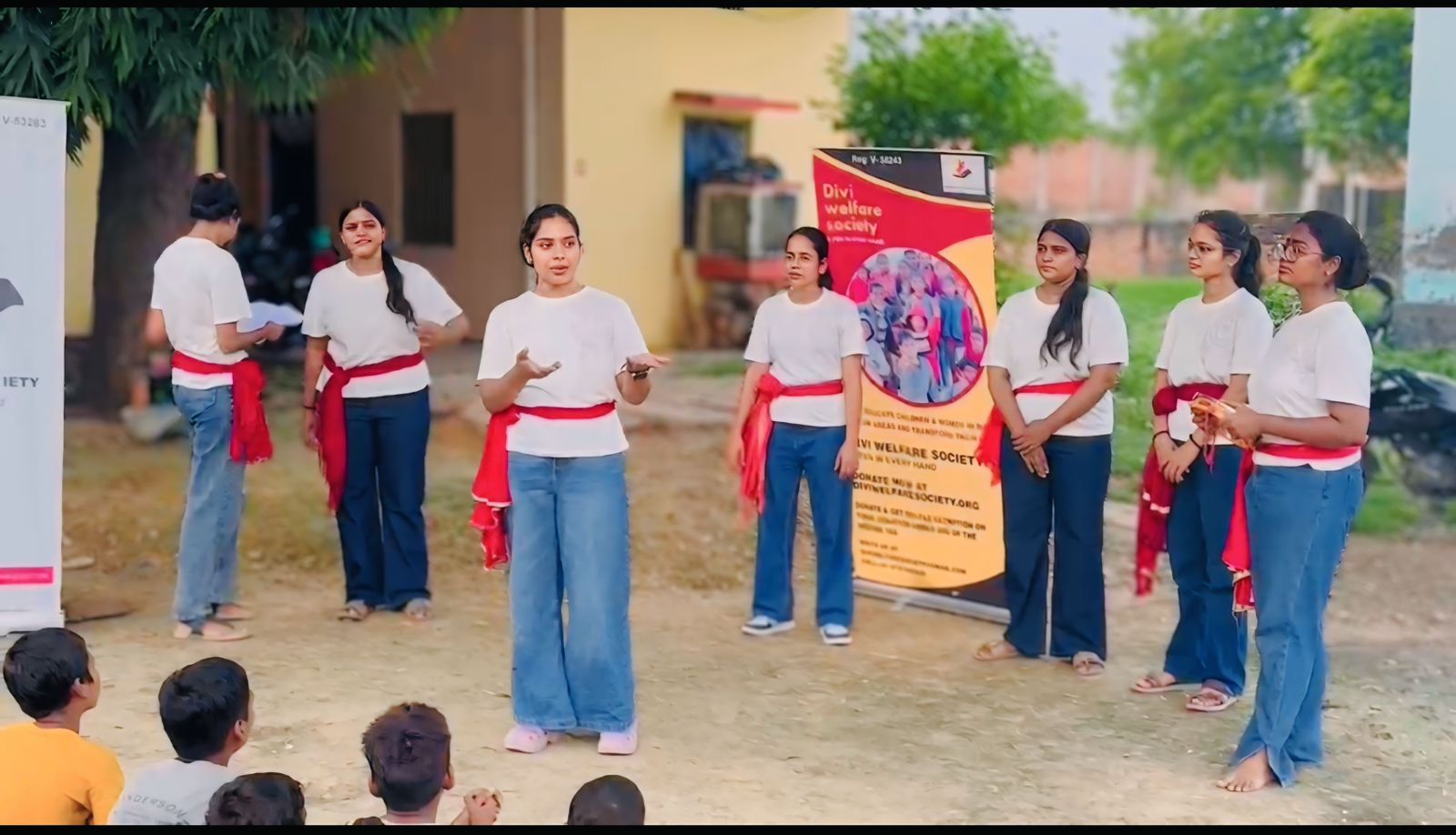 Street play performance image